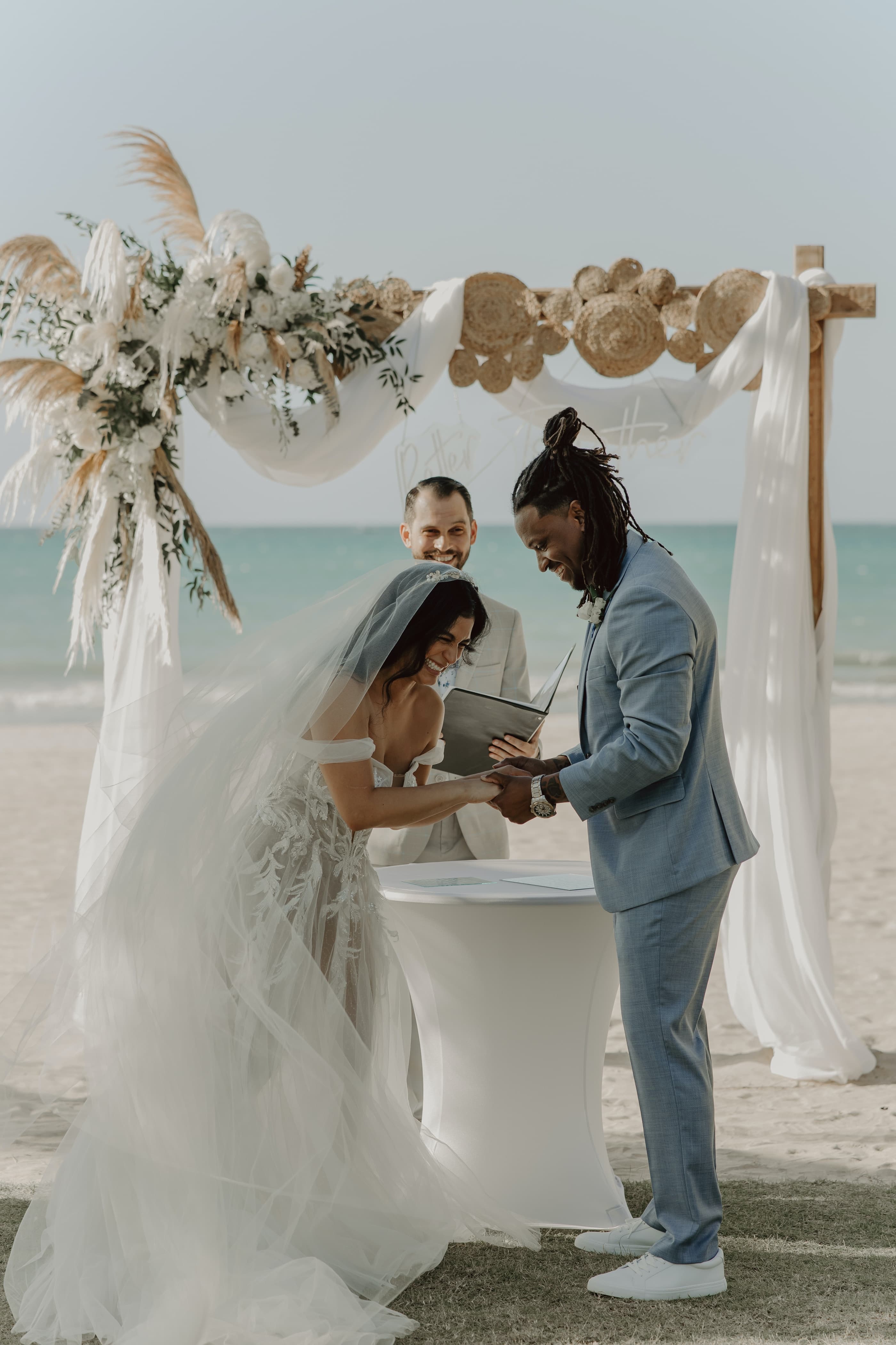 Who Pays for Travel to Destination Wedding: A Planner’s Essential Guide